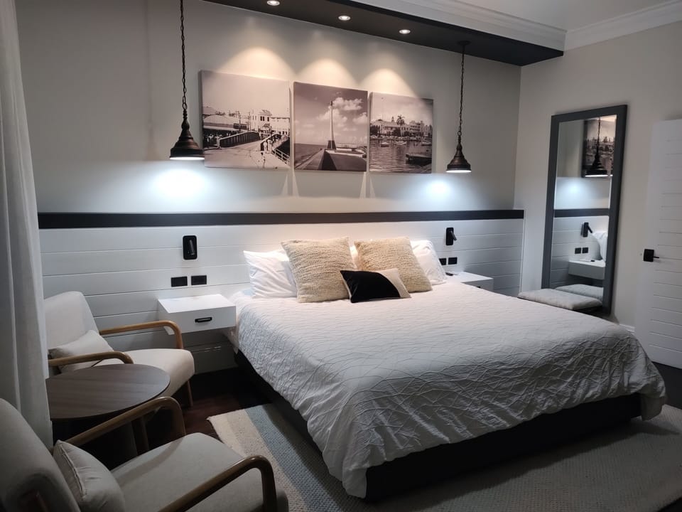 Superior Room, 1 King Bed, Balcony | Hypo-allergenic bedding, down comforters, in-room safe