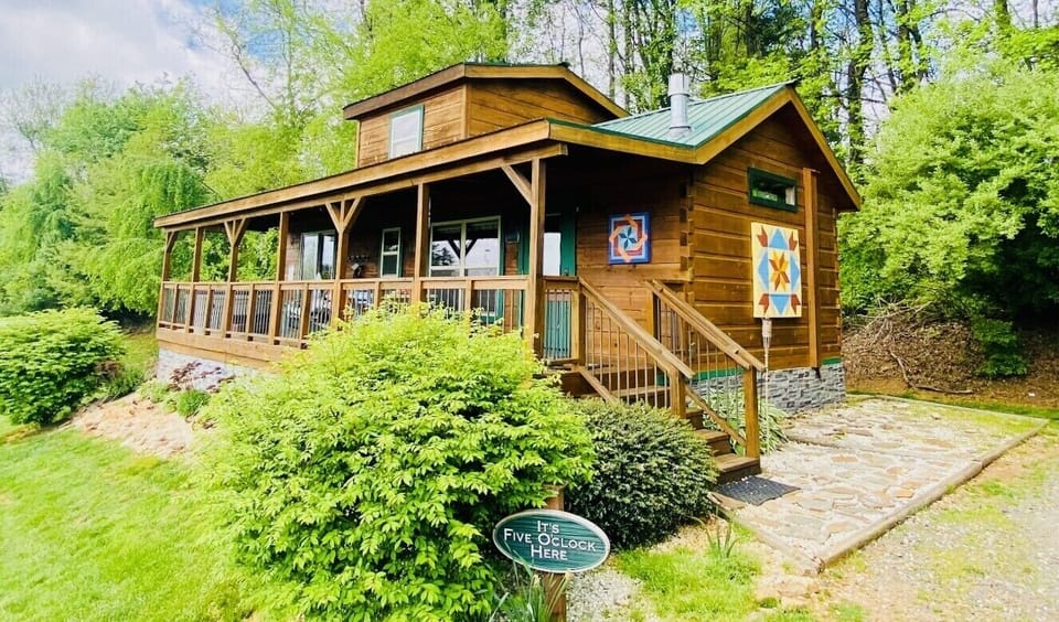 Front of "It's Five O'Clock Here" cabin