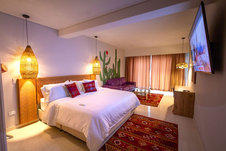 Deluxe Suite | Premium bedding, down comforters, minibar, in-room safe