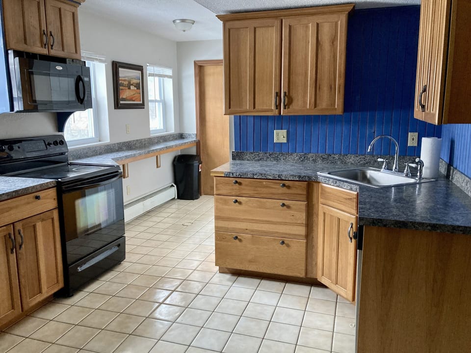 Tons of counter and cupboard space!