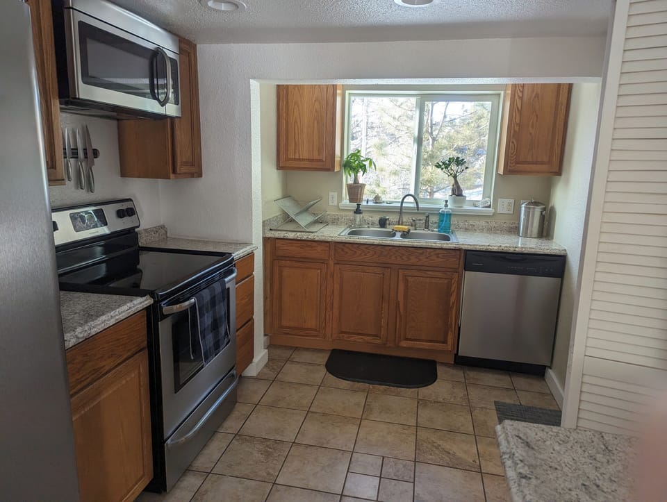 Full kitchen