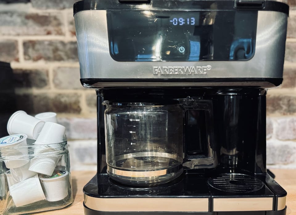 Full size coffee pot with k-cup option.  