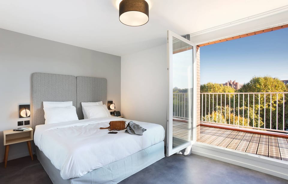 Drift to sleep in a comfortable bed after a wonderful day outside. Please note that we cannot guarantee that your unit will come with a balcony.