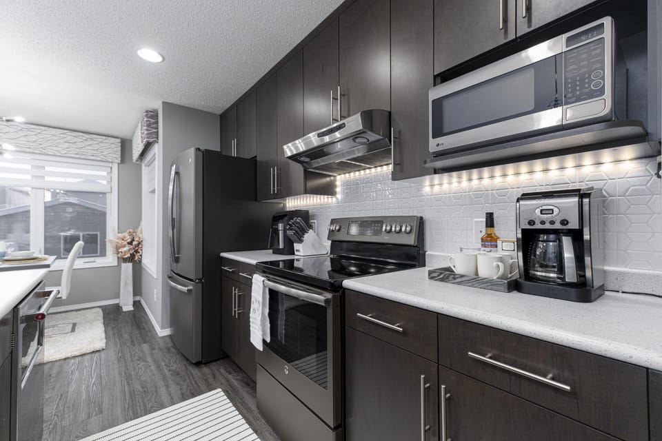 Kitchen Area with Coffee Station ( dripping and k-cup machines)