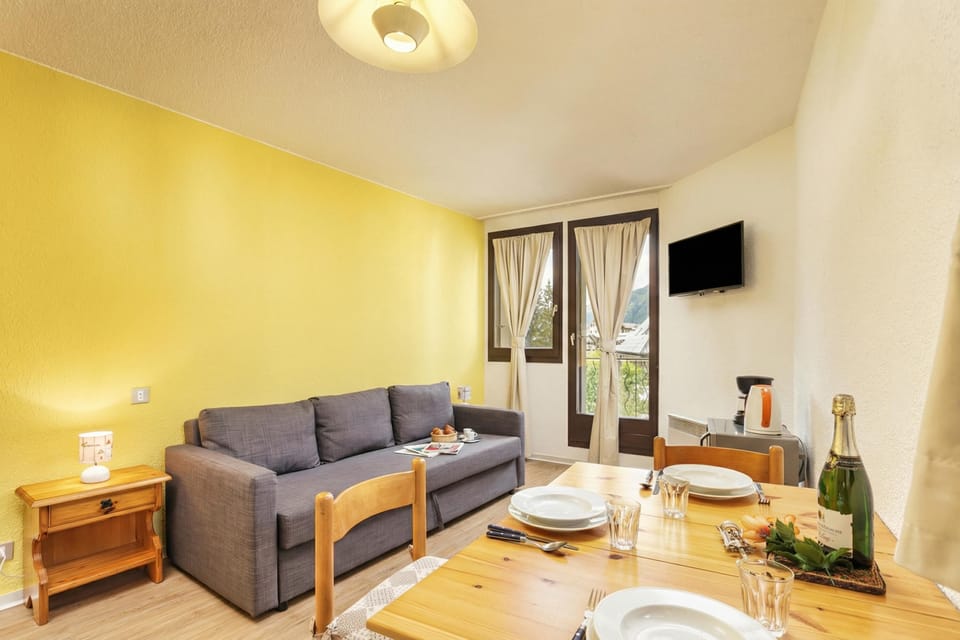 Living with balcony access