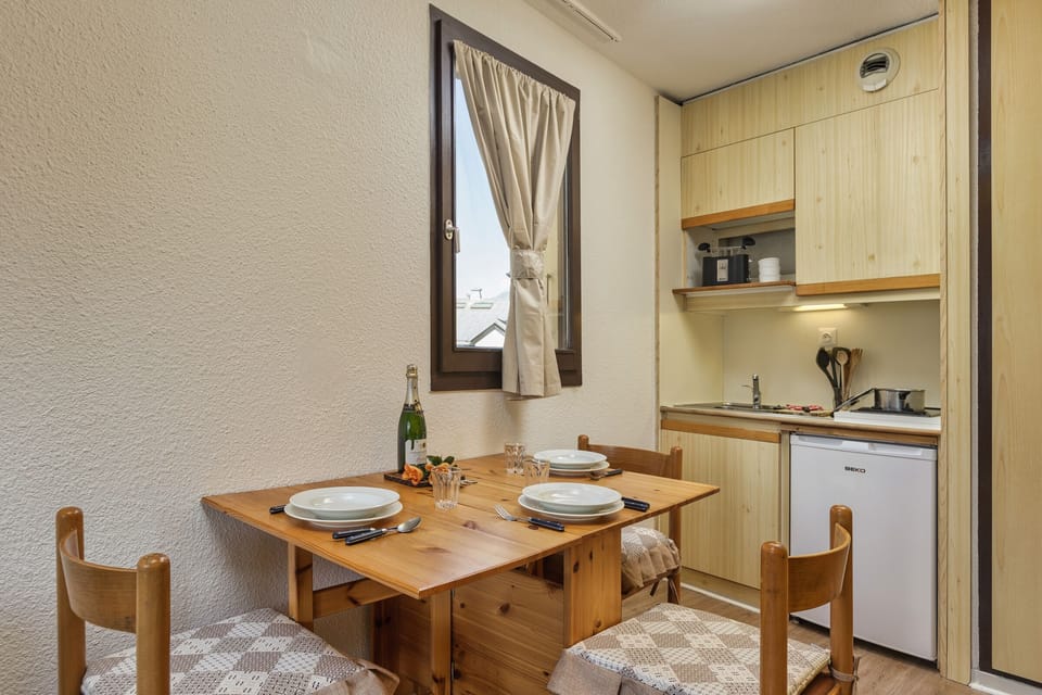 Dining and kitchenette