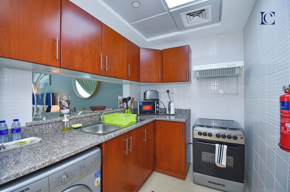 Studio | Private kitchen | Full-size fridge, microwave, stovetop, coffee/tea maker