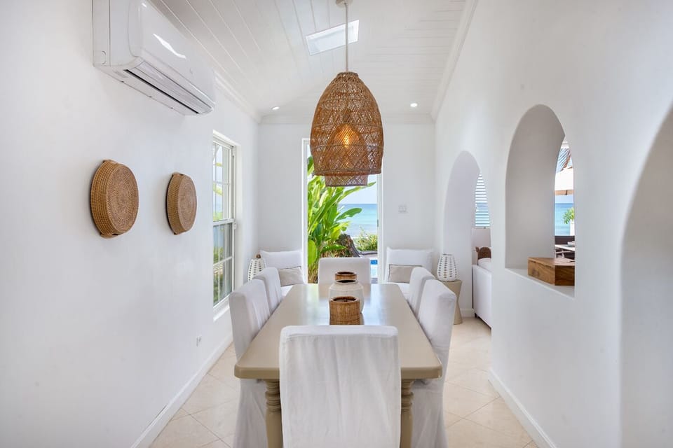 Milord Sunsets - Open concept dining and living area