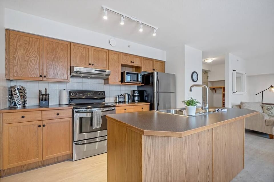 Ample prep space for even the biggest family feast!