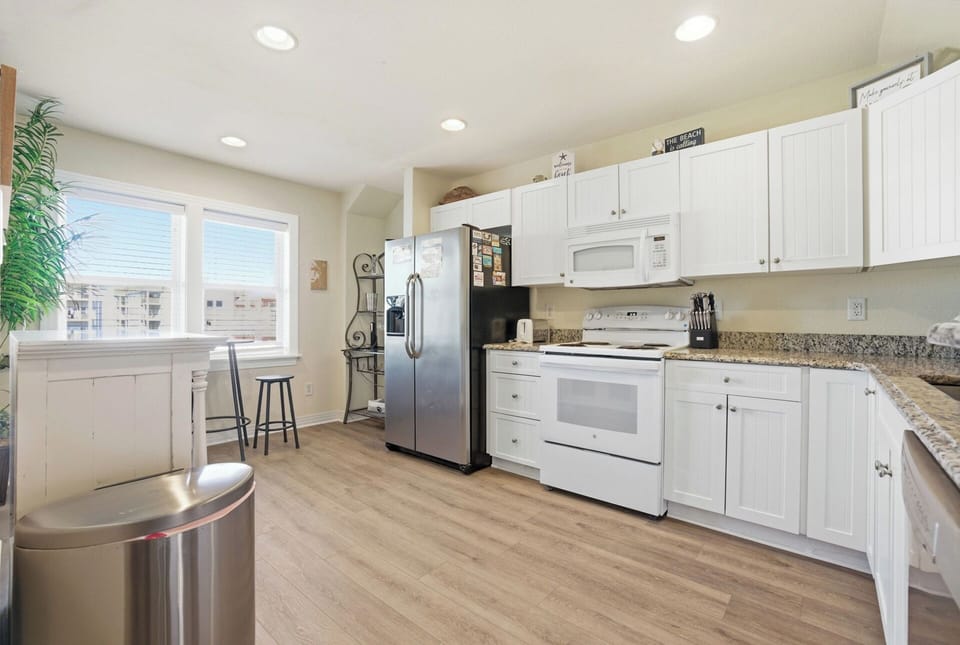 Second Level Full Kitchen