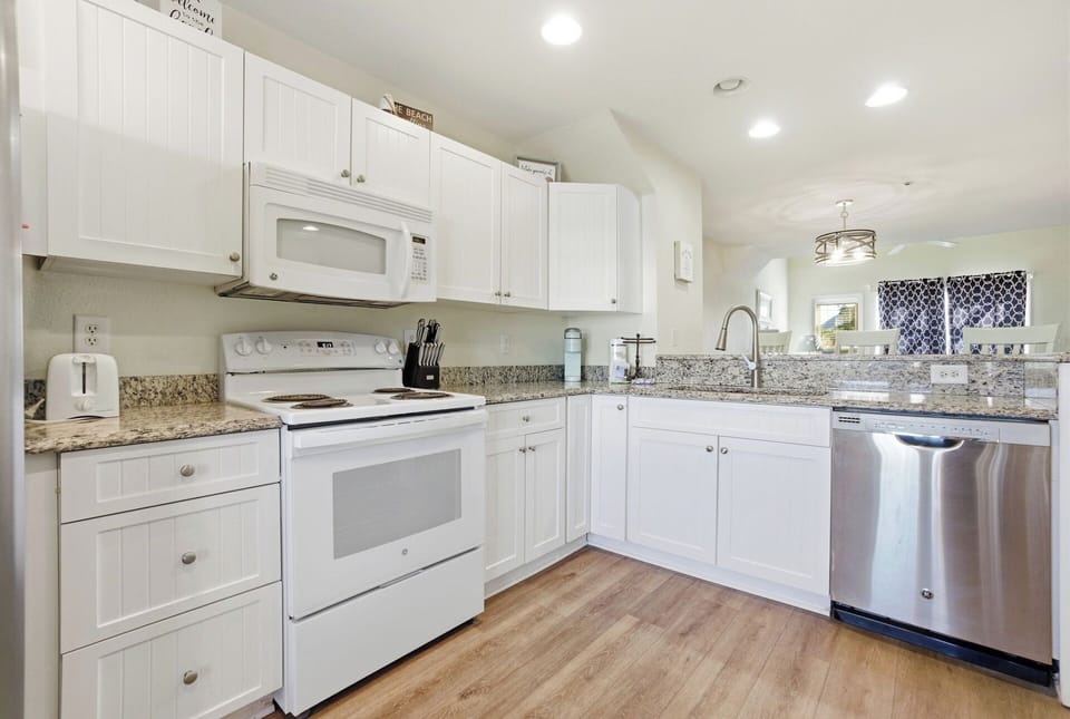 Second Level Full Kitchen
