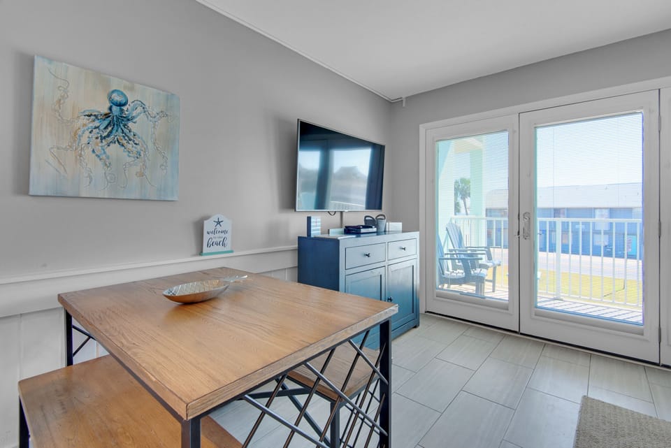 Dining Table seats 4