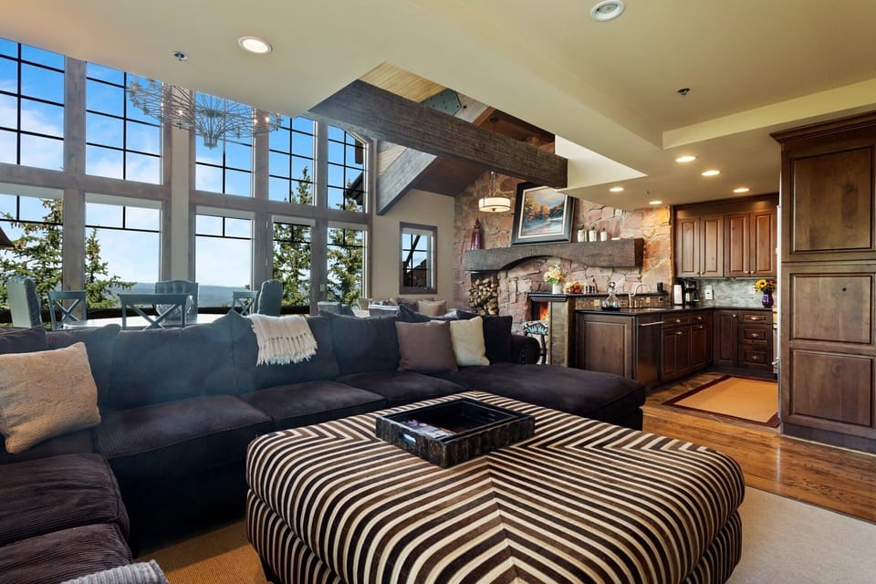 Indoors, Couch, Furniture, Living Room, Home Decor