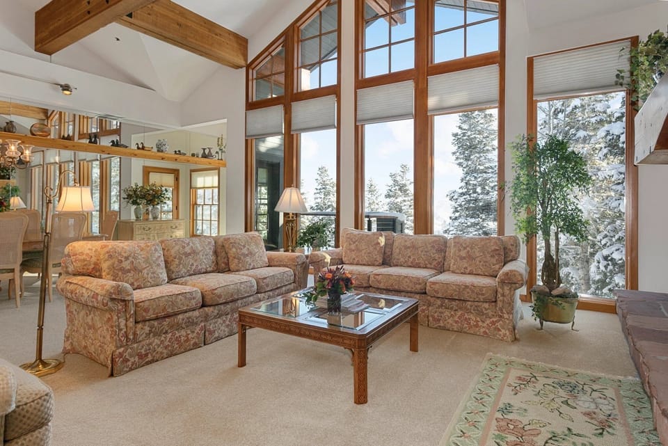 Home Decor, Furniture, Indoors, Living Room, Table