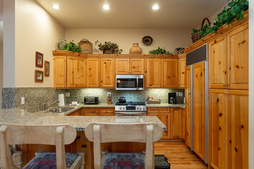 Room, Indoors, Hardwood, Flooring, Oven