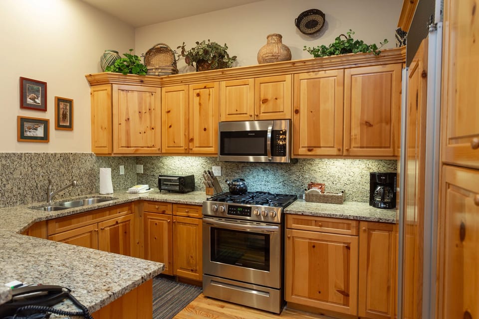 Room, Indoors, Oven, Furniture, Flooring