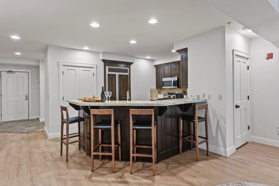 Indoors, Kitchen Island, Kitchen, Floor, Dining Table