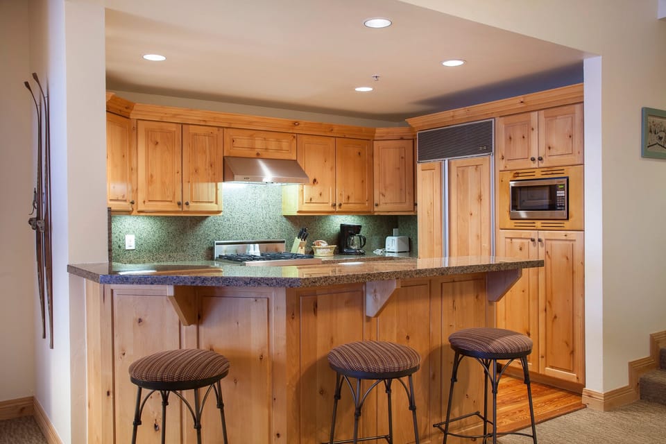 Furniture, Kitchen Island, Indoors, Room, Kitchen