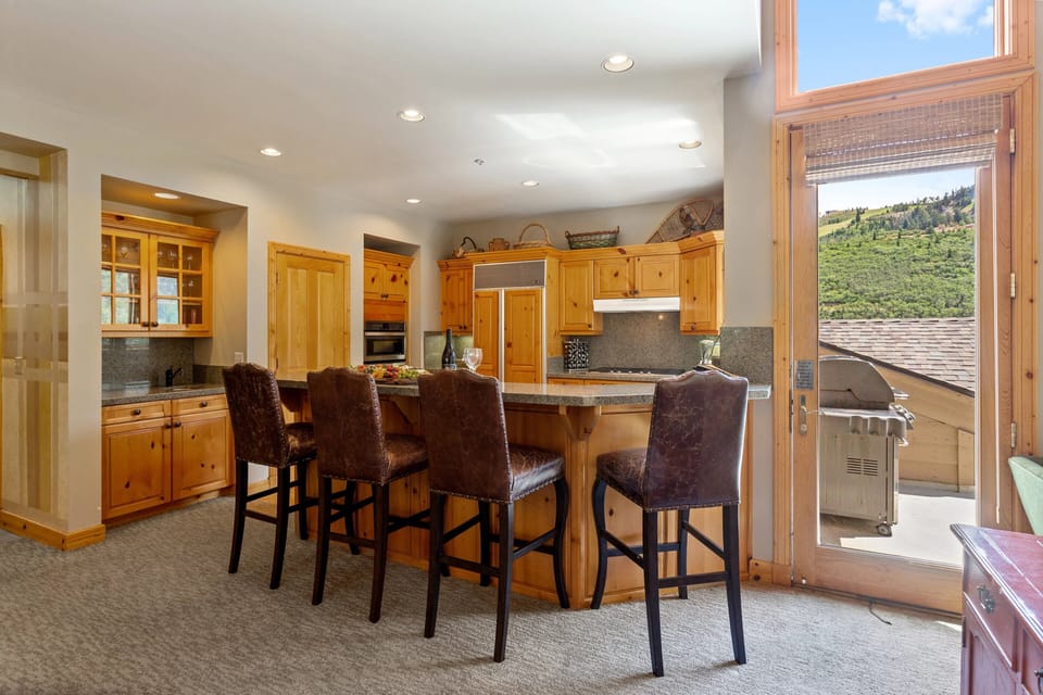Indoors, Architecture, Building, Dining Room, Dining Table