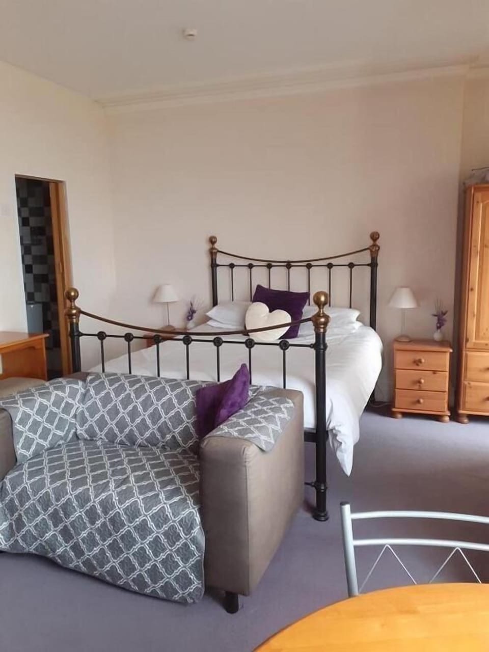 Family Room (Room 8) | Hypo-allergenic bedding, iron/ironing board, free WiFi, bed sheets