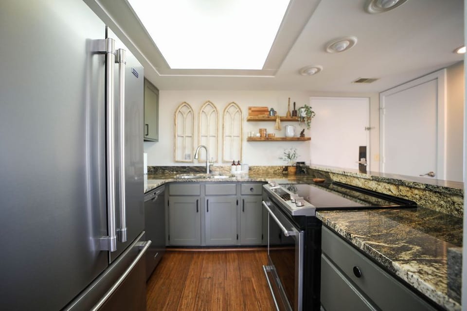 Fridge/freezer,  ice maker, stove/oven, microwave, dishwasher, drip coffee pot.