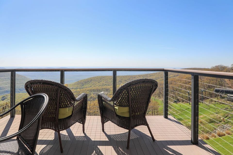Relax and enjoy the view! Hike/ski to top of Highlands Express lift from condo. 