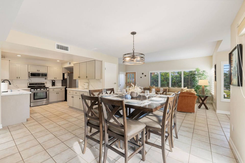 Dine and connect! A bright, open space for cooking and gathering.