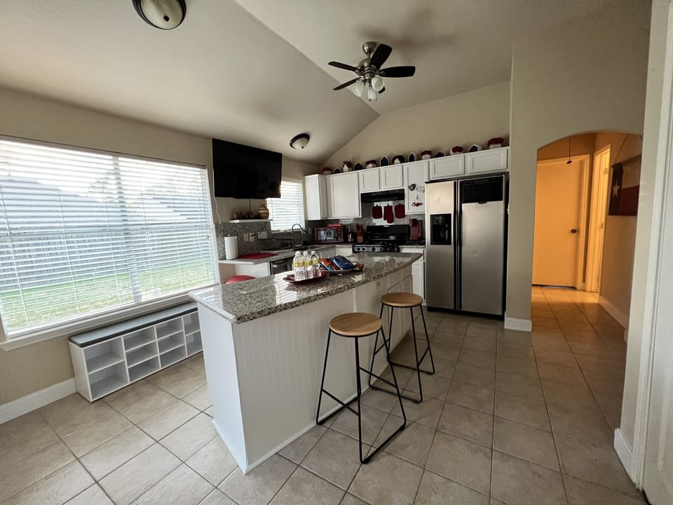 Kitchen, full sized appliances, dishwasher, even a stand mixer. 