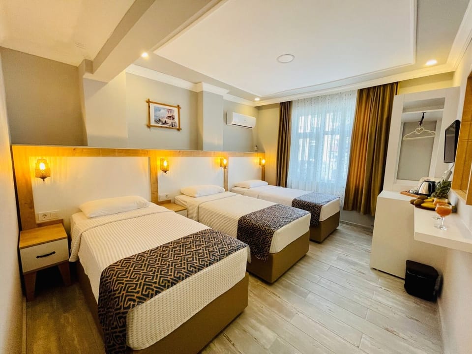 Grand Triple Room | Minibar, free WiFi, bed sheets