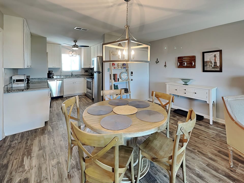 Dining & Kitchen