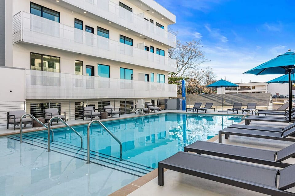Seasonal pool to enjoy during the hot summer days! There is also a grill available for use!