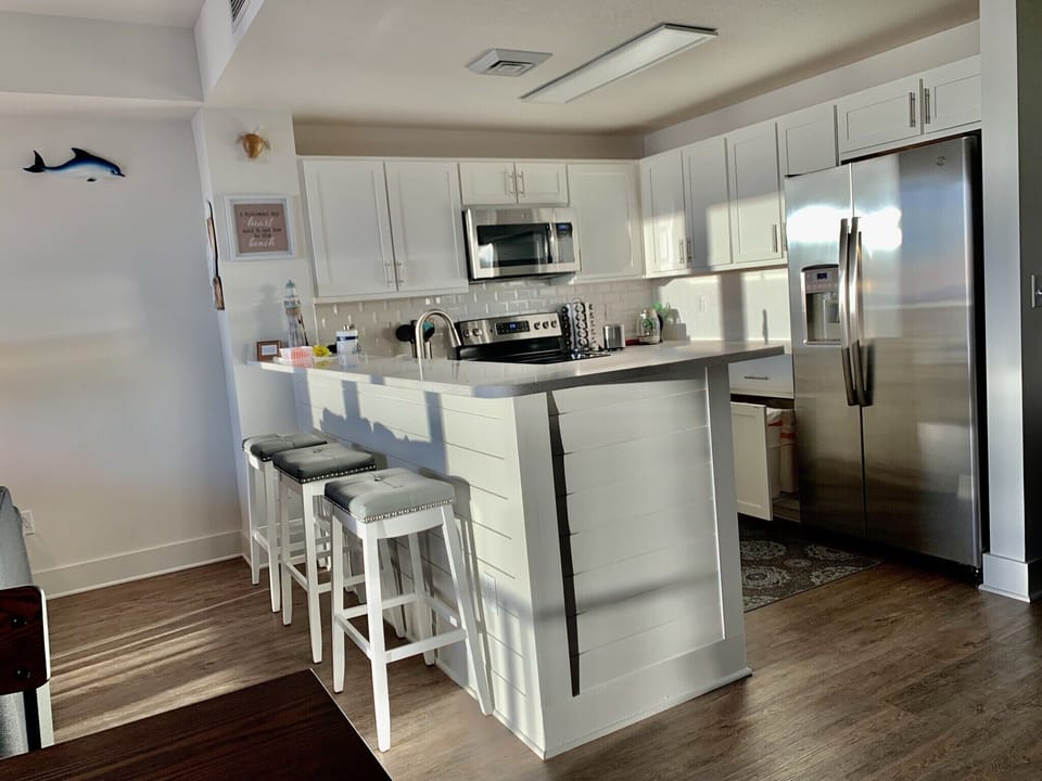 Barstool seating, perfect for breakfast or a snack!