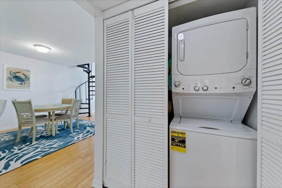 Stacked washer/dryer