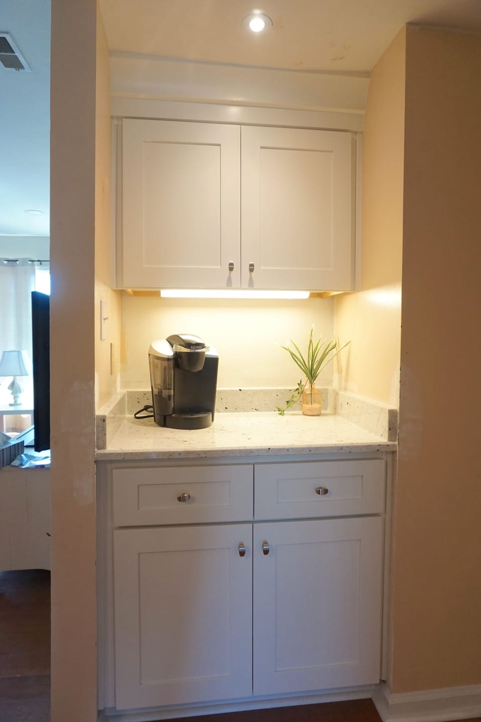 Coffee and breakfast bar - with pantry for your food and snacks