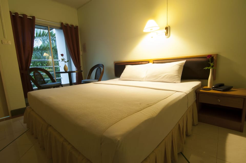 In-room safe, free WiFi