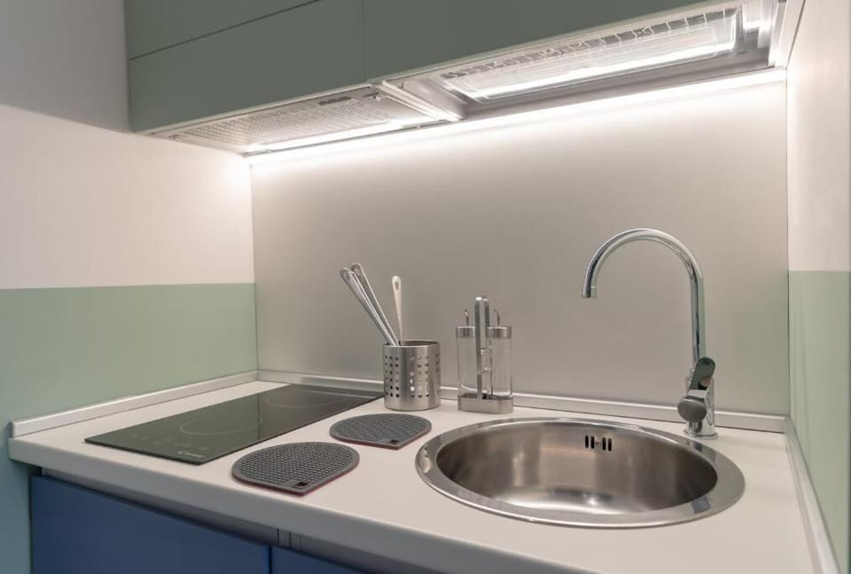 Deluxe Double or Twin Room, 1 Bedroom | Private kitchen