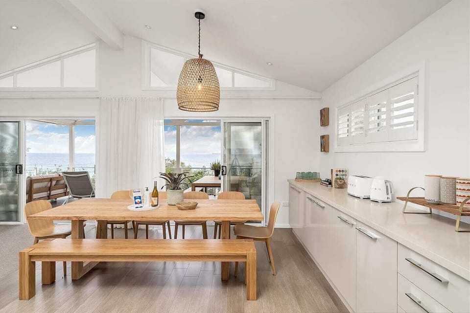 'Drift' - Absolute Beachfront at Coledale w/ Panoramic Views & Multiple Living Zones