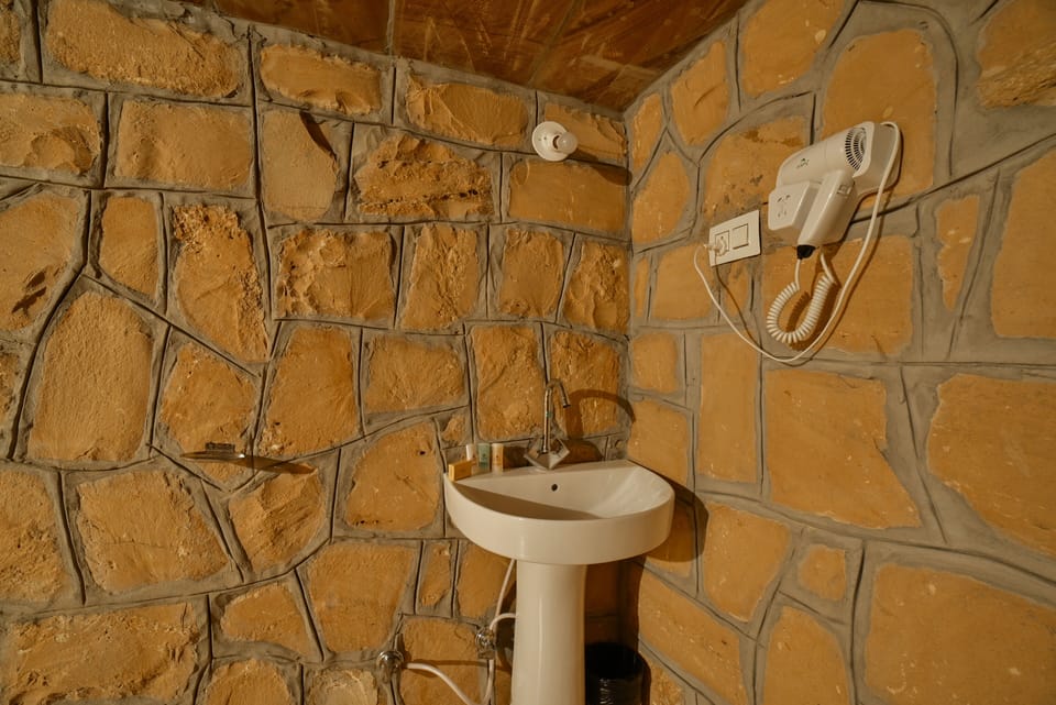 Luxury Room | Bathroom | Shower, eco-friendly toiletries, towels
