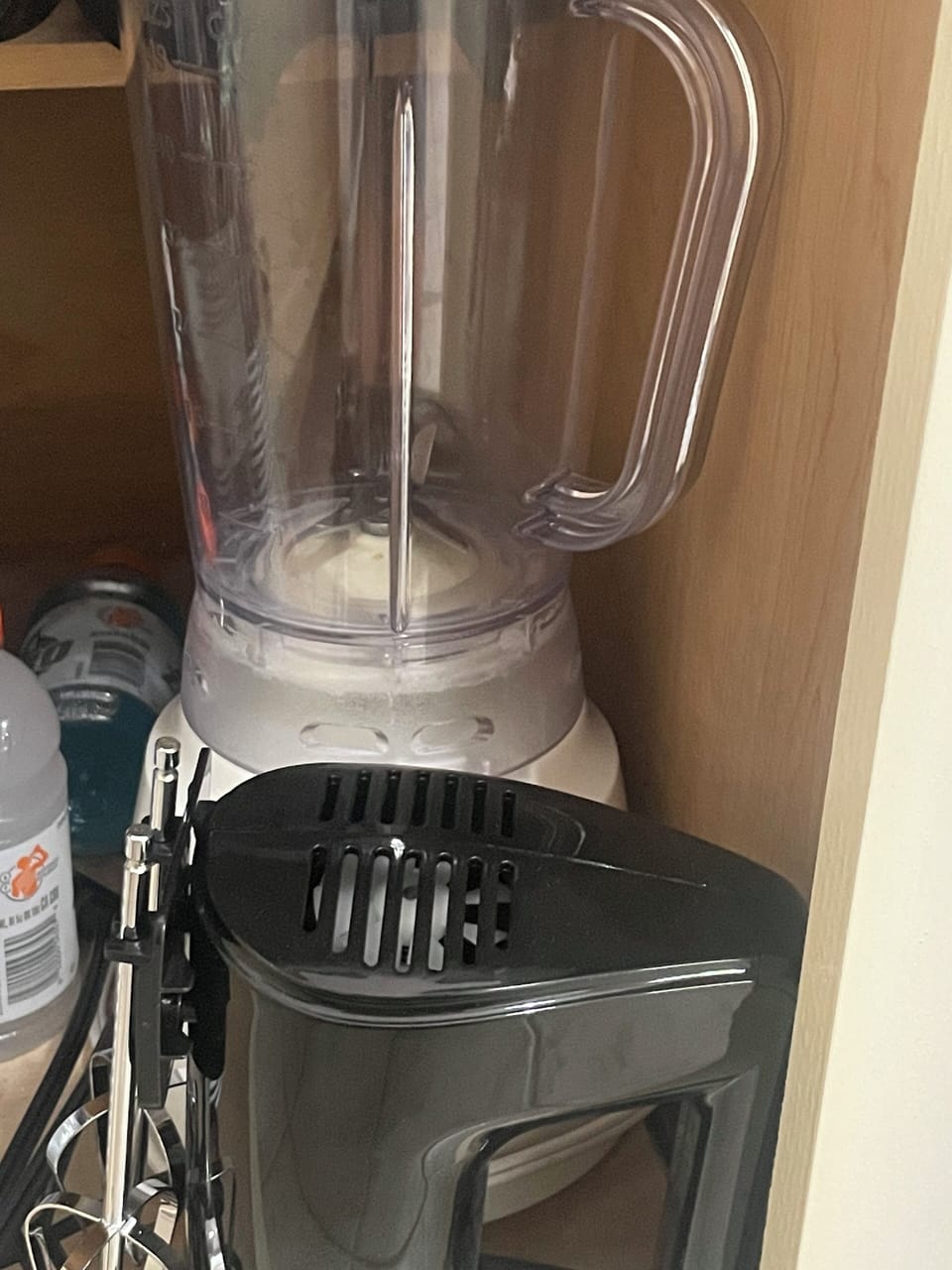 blender and hand mixer
