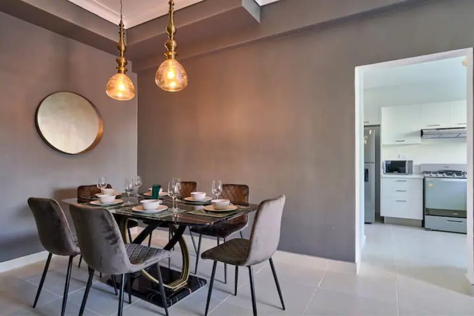 Great Views, 55Inch SmartTV,Lounge Area, Dining Area,WIFI and Ambient lighting. 