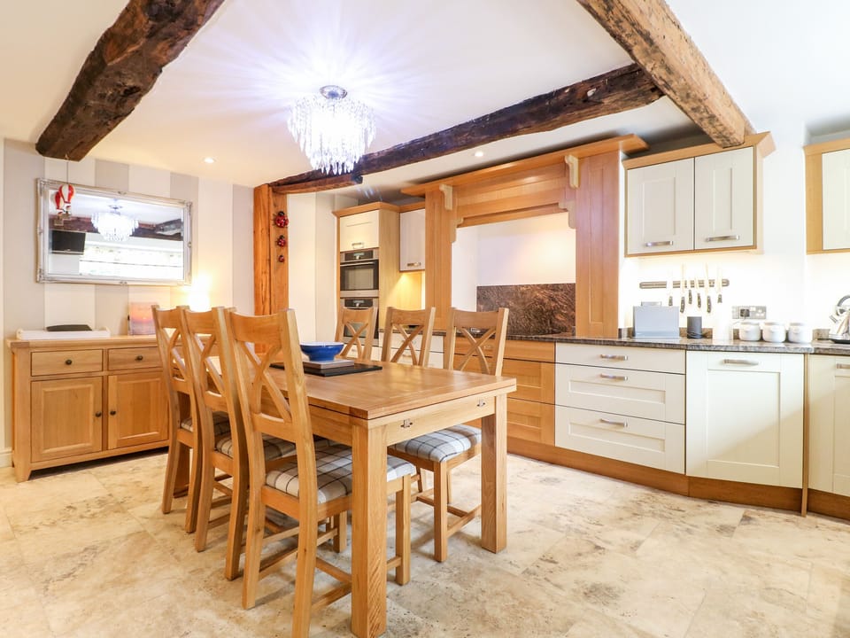 Cottage | Interior