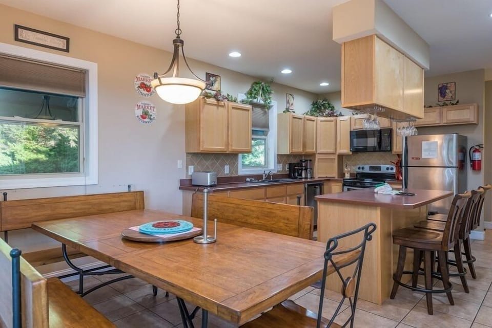 Kitchen and dining area