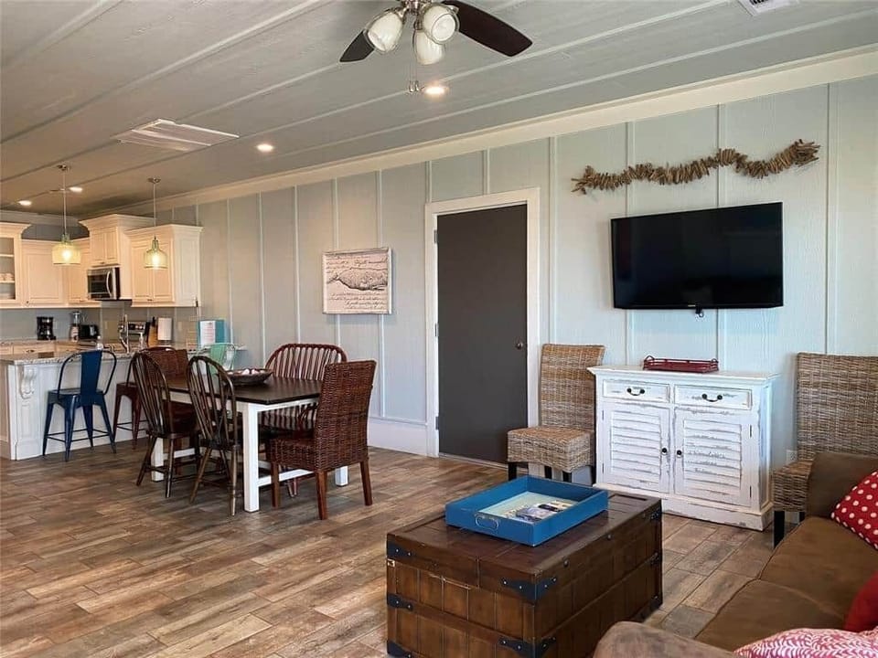 The adjoining cottages can be booked together or separately!