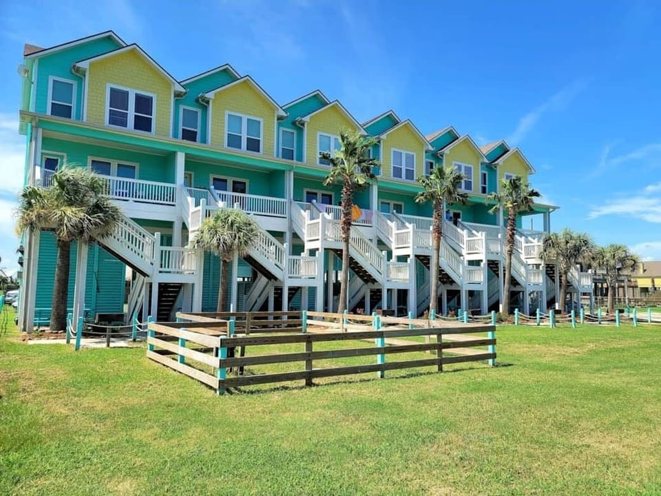Salty Suites Cottage 1 is a desireable end-unit with neighbors only on one side!