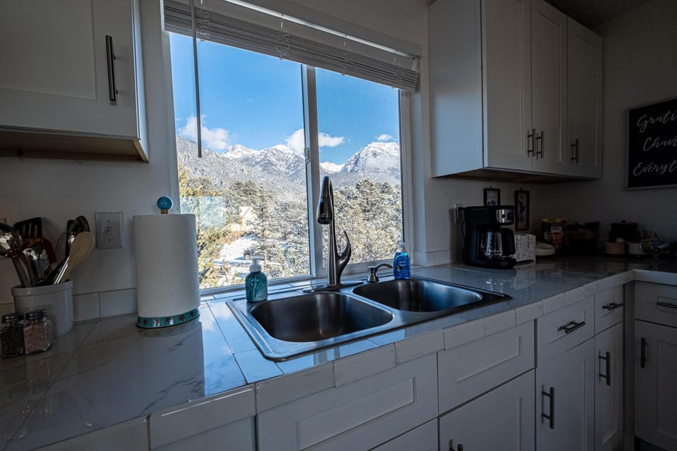 Open Kitchen with Views of the Sangre de Cristo Mountain Peaks (2)