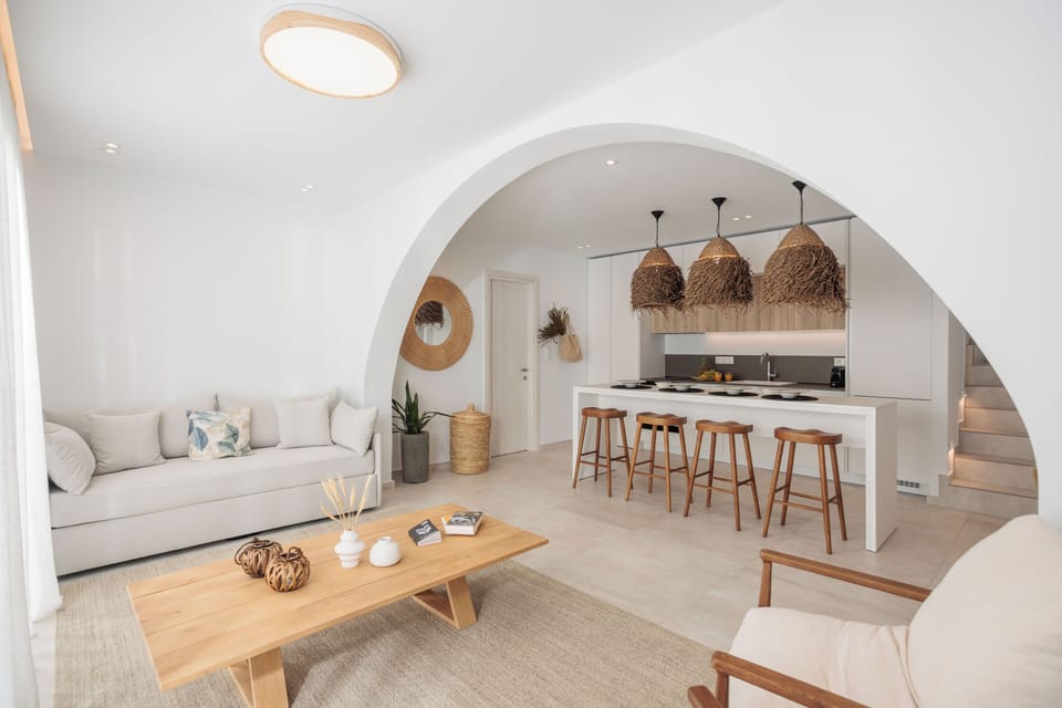 Deluxe Maisonette with Hot Tub | Living area