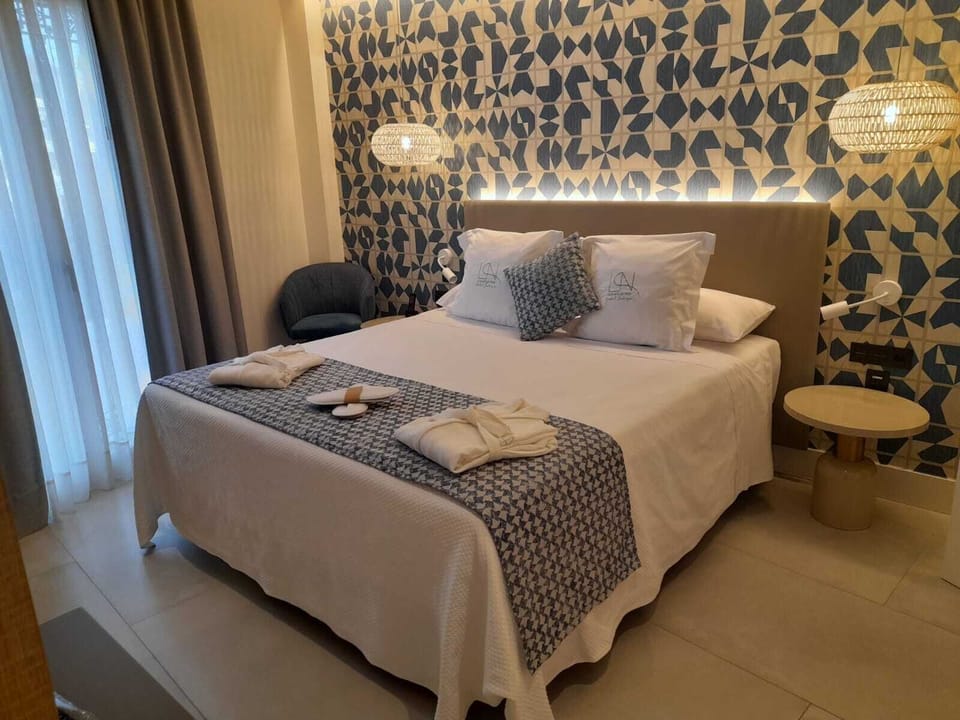 Deluxe Suite, 1 King Bed with Sofa bed | Egyptian cotton sheets, premium bedding, down comforters, in-room safe