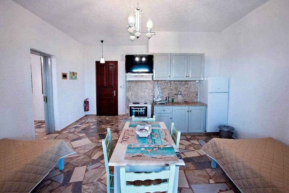 Apartment | Private kitchen | Fridge, oven, coffee/tea maker, electric kettle