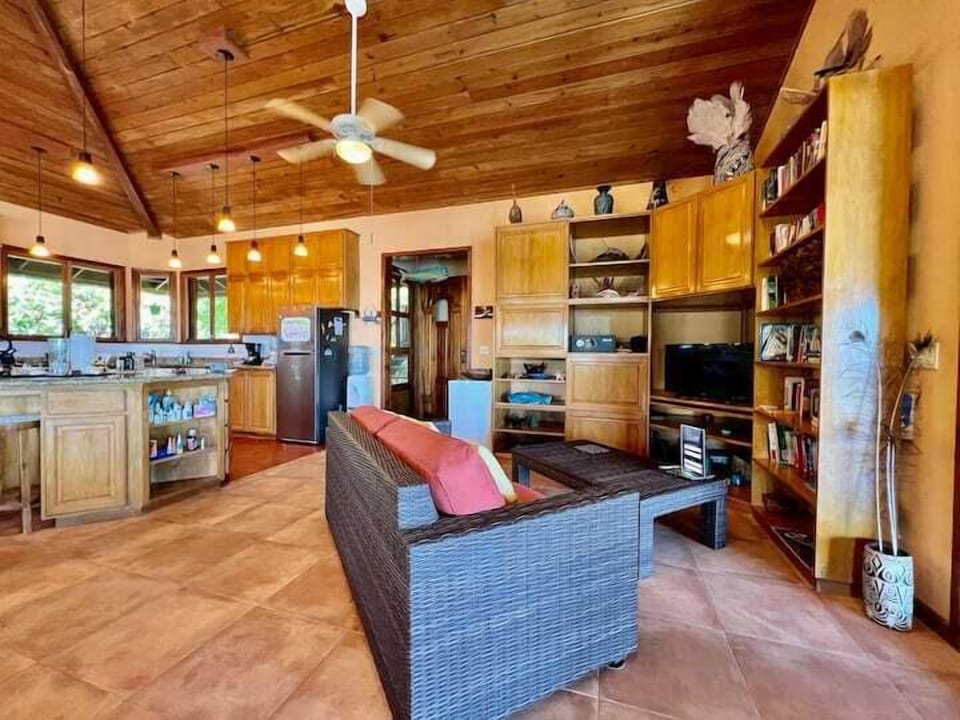 Living Room (2)
