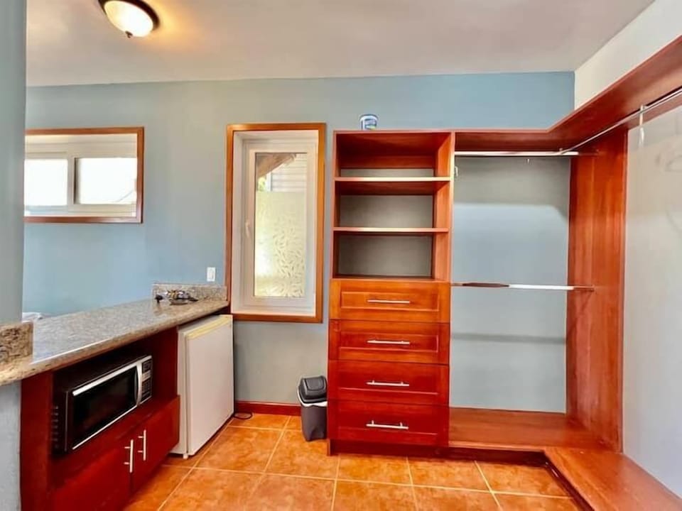 Room (5)